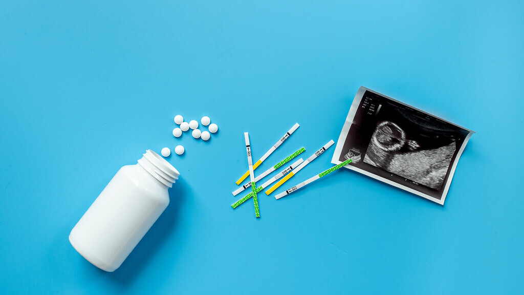 Ovulation and pregnancy tests with medicines. Treatment of female infertility