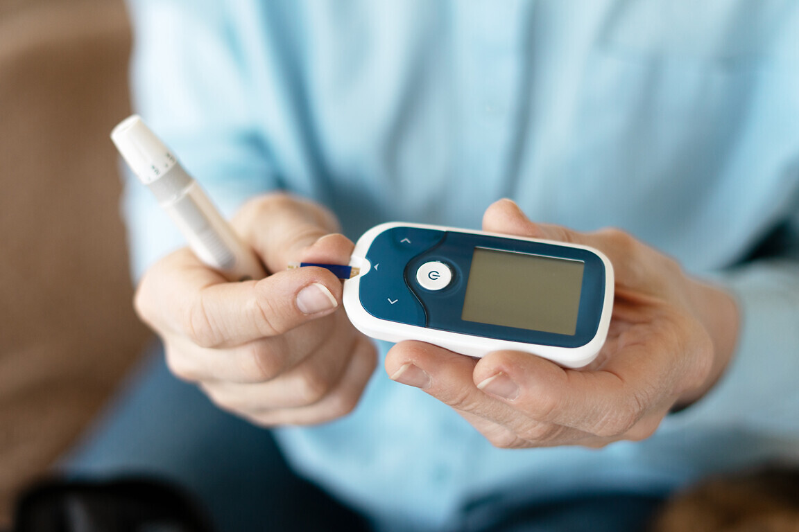 Patient testing blood glucose level