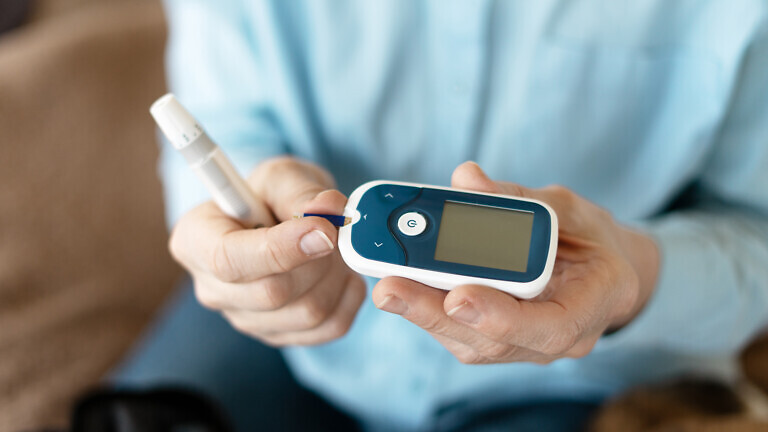 Patient testing blood glucose level