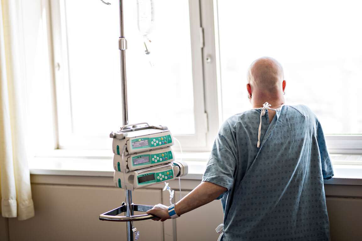 woman in hospital suffering from cancer