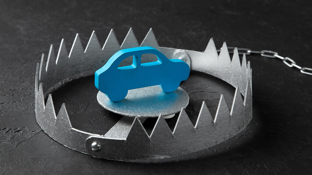 Trap with bait car. The risk of buying bad car. Car insurance.