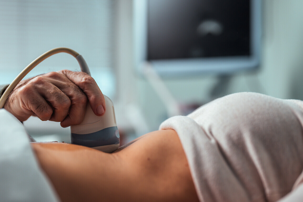 Selective focus on ultrasound scanner device.