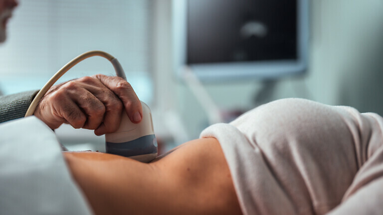 Selective focus on ultrasound scanner device.