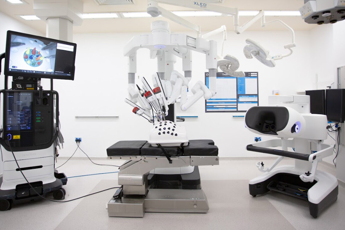 The Clementine Churchill Hospital debuts da Vinci 5