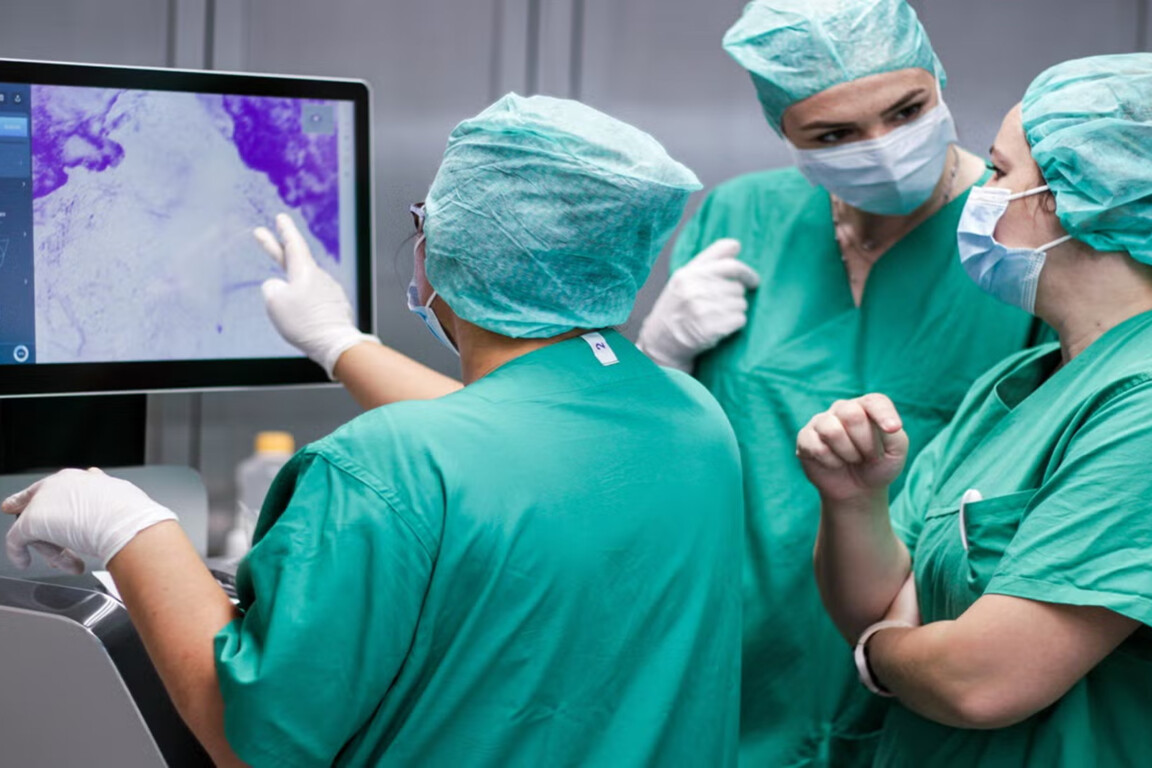 SamanTree Medical's Histolog scanner.