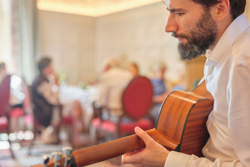 Musician Richard Burrell leads a Life Enrichment & Wellbeing session at KYN Hurlingham
