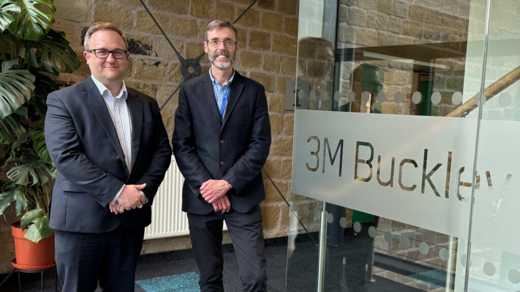 Tom Elliott, CEO Medilink North of England, and Henry Rigg, 3M BIC CEO.