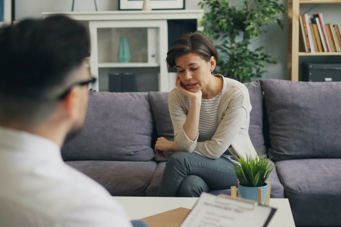 URL: https://unsplash.com/photos/a-woman-sitting-on-a-couch-talking-to-a-man-SktdARcCuys